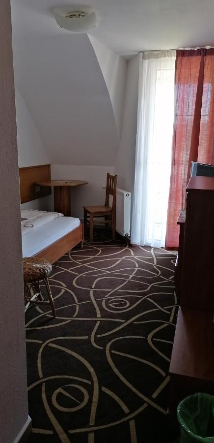 Pension Magnolia Тренчин Экстерьер фото