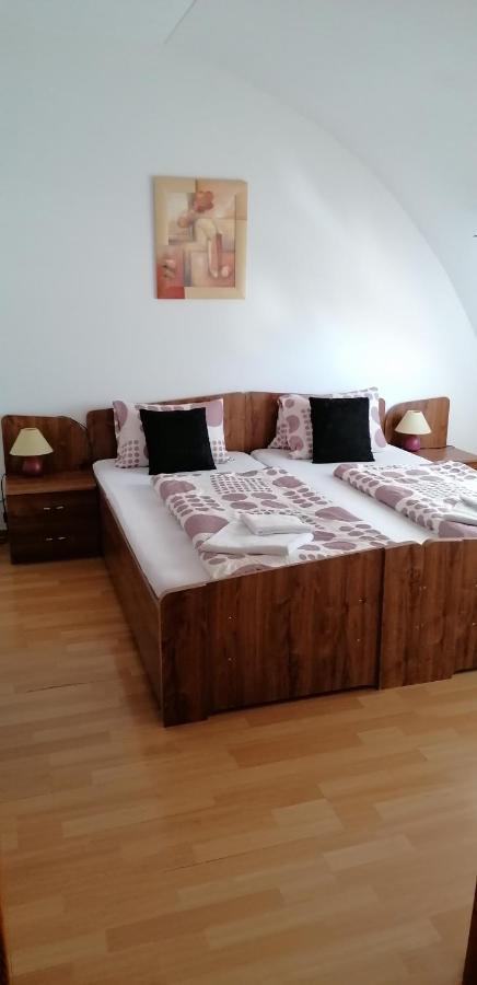 Pension Magnolia Тренчин Экстерьер фото