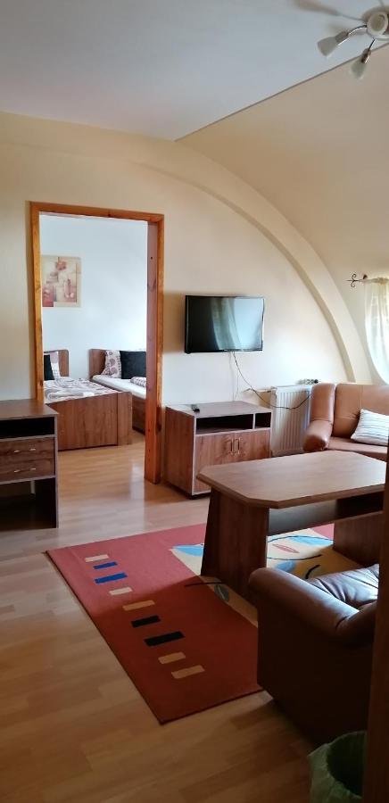 Pension Magnolia Тренчин Экстерьер фото