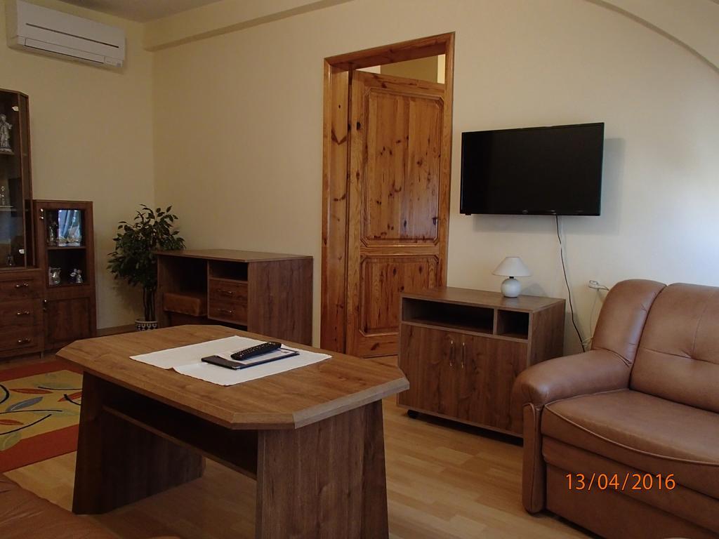 Pension Magnolia Тренчин Экстерьер фото