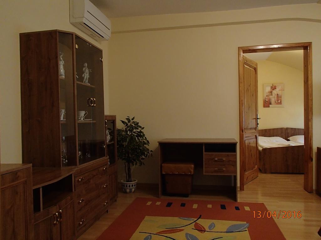 Pension Magnolia Тренчин Экстерьер фото
