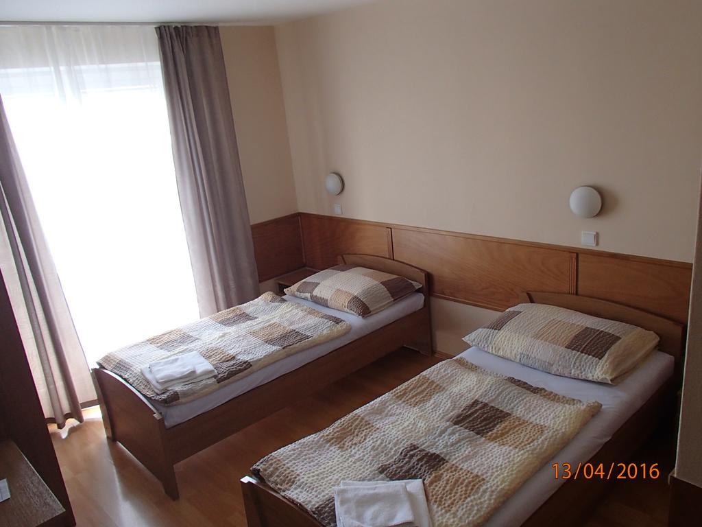 Pension Magnolia Тренчин Экстерьер фото