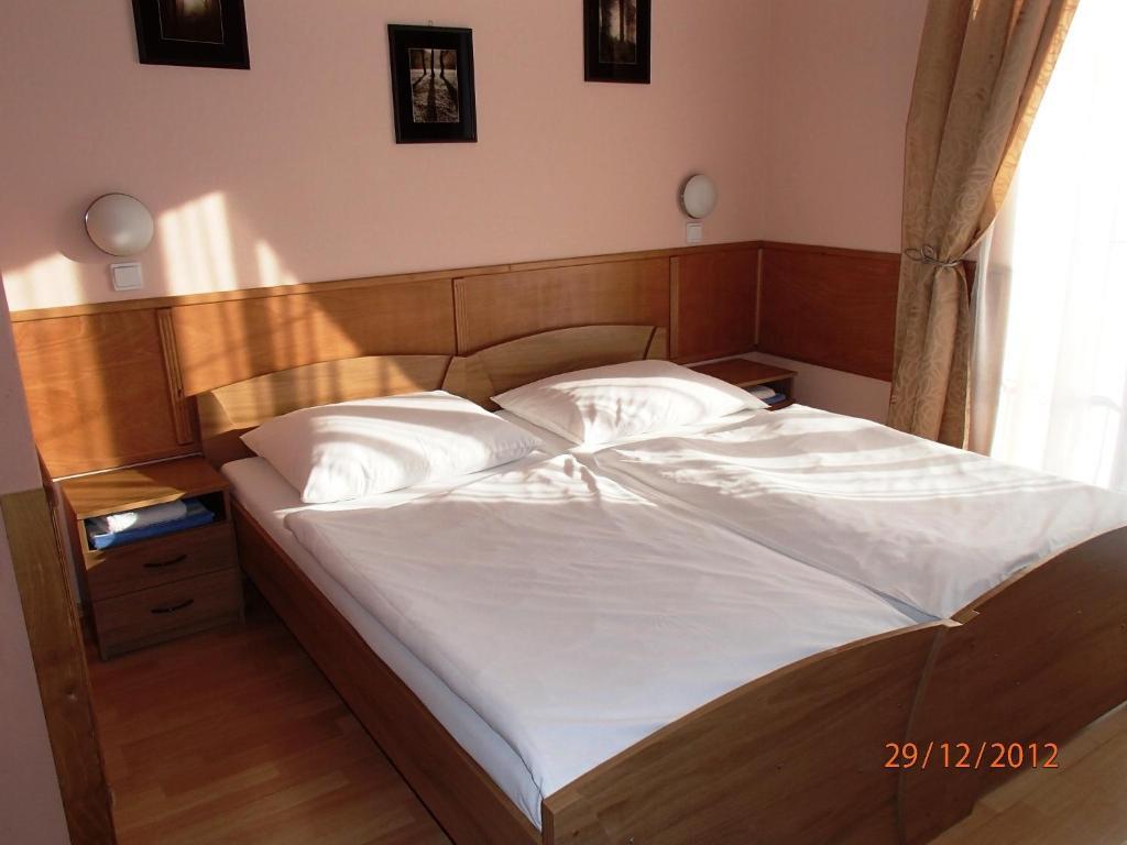 Pension Magnolia Тренчин Экстерьер фото