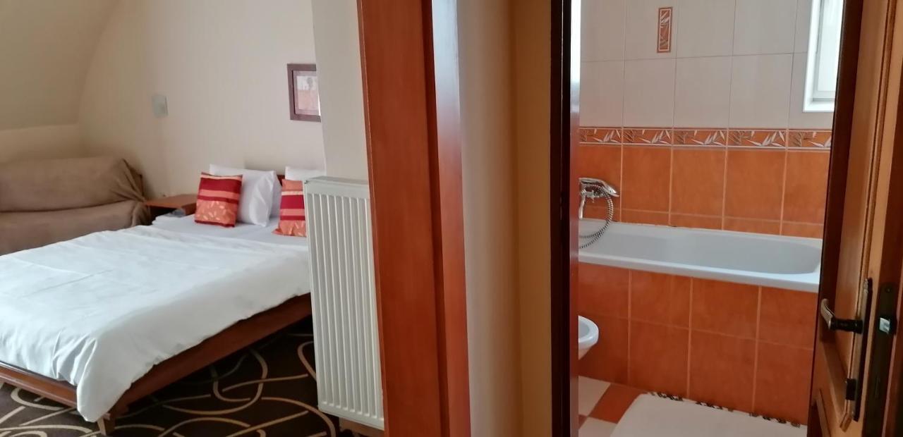 Pension Magnolia Тренчин Экстерьер фото