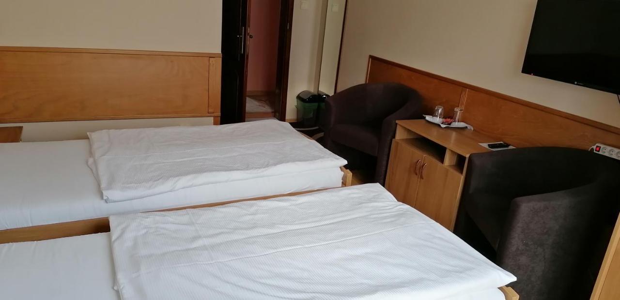 Pension Magnolia Тренчин Экстерьер фото
