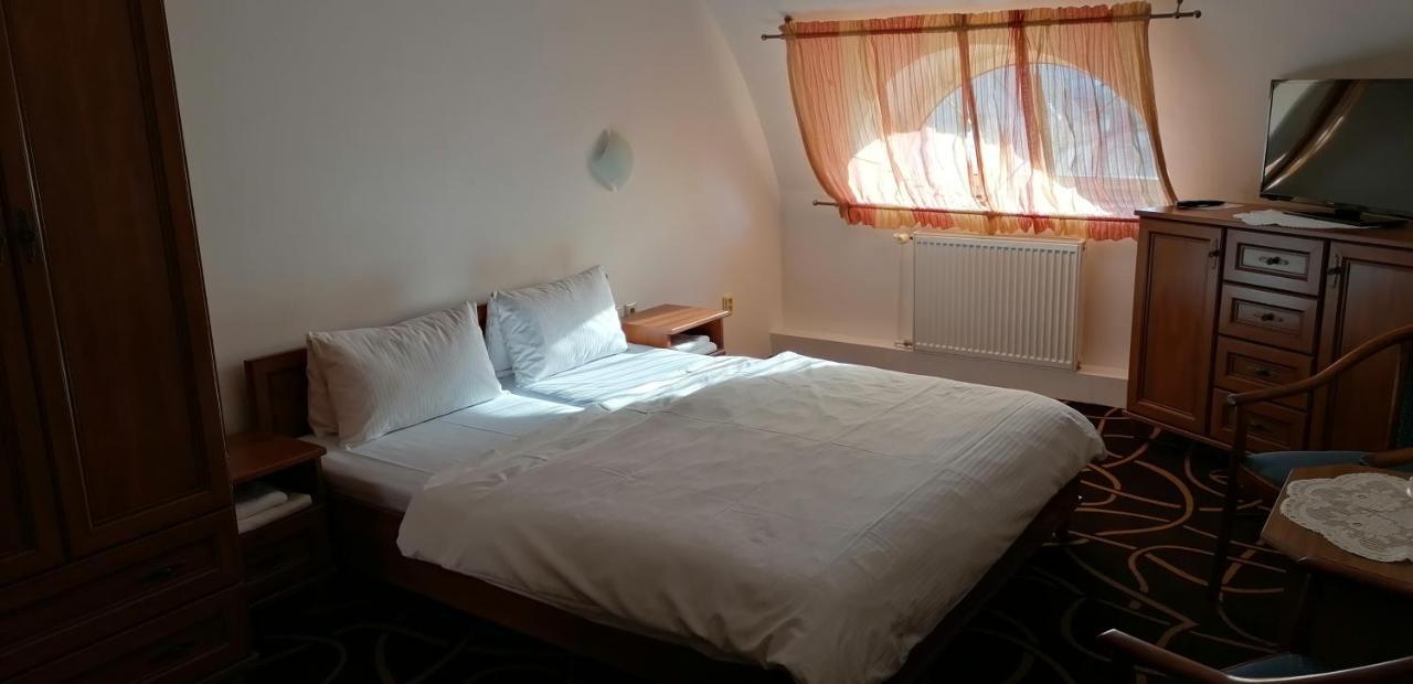 Pension Magnolia Тренчин Экстерьер фото
